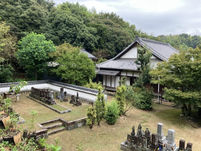 西尾市吉良町の花岳寺山門の写真