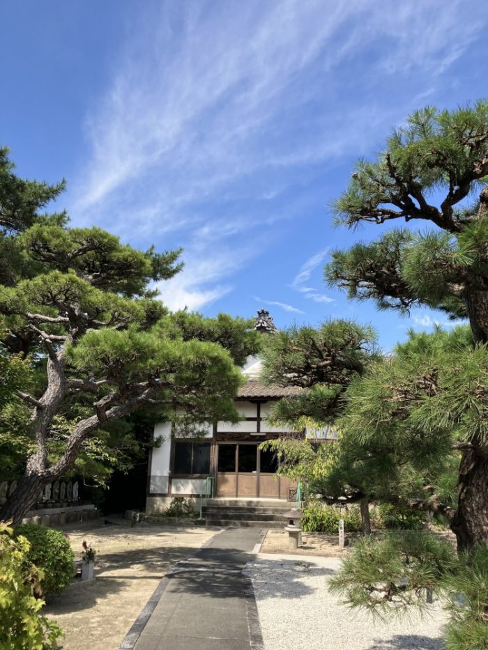 西尾はなえみ墓園のある楠村町の阿弥陀院本堂
