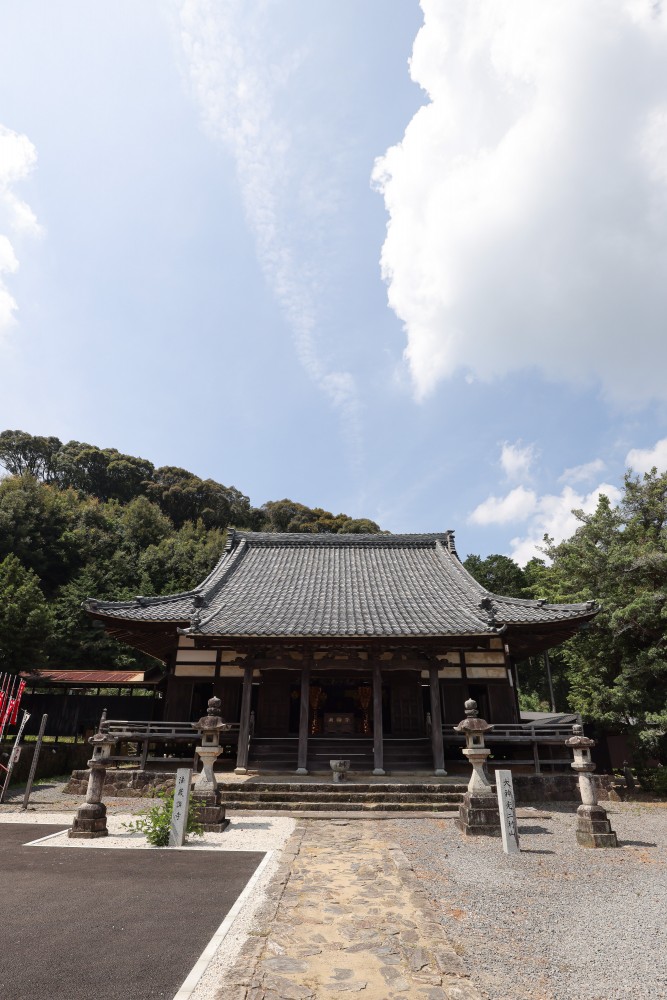 701年創建から現在まで、千三百年の歴史を持つ徳川家康公ゆかりの古刹