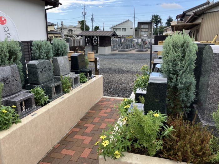 新城はなえみ墓園、石材店による丁寧な管理と施工。