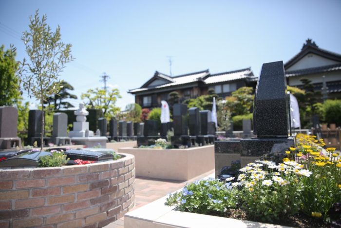 一宮丹陽はなえみ墓園から見た周辺の風景。住宅地と自然が調和した穏やかな環境