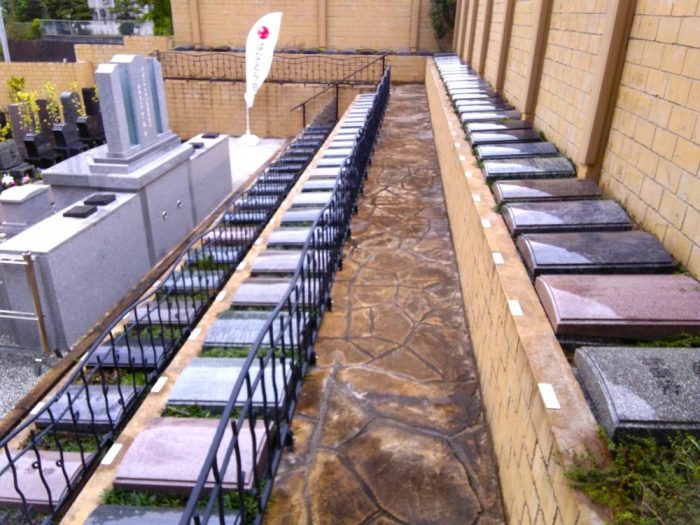 刈谷はなえみ墓園の板型区画、明るい雰囲気の墓園