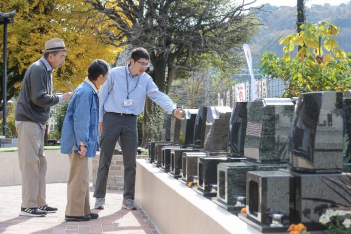  矢田石材店での相談風景｜専門スタッフによる丁寧な対応